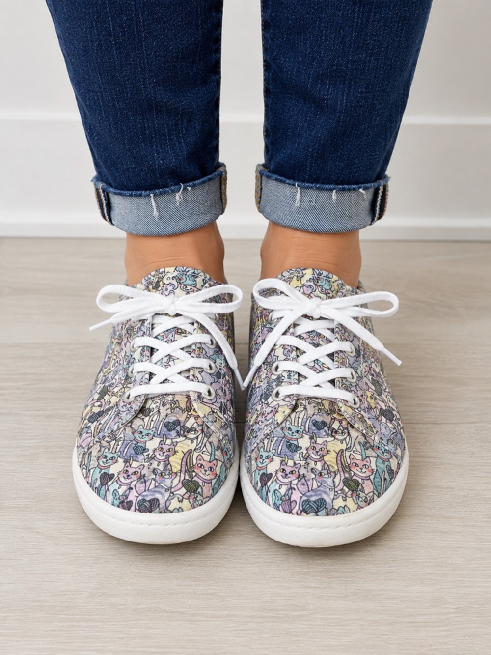 Skechers BOBS Pastel Cat Print Lace Up Shoes Women’s Size 9 Memory Foam
